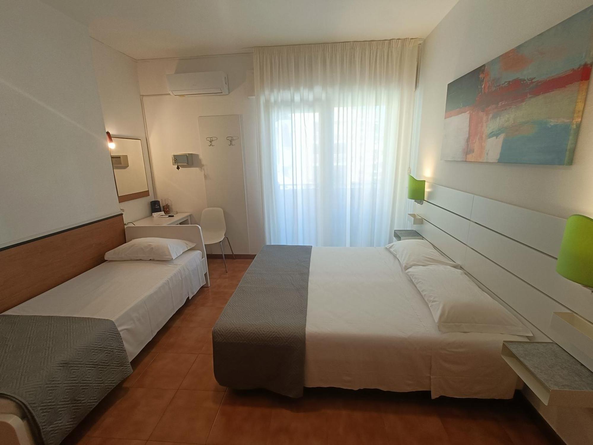 Hotel Merano Градо Екстериор снимка