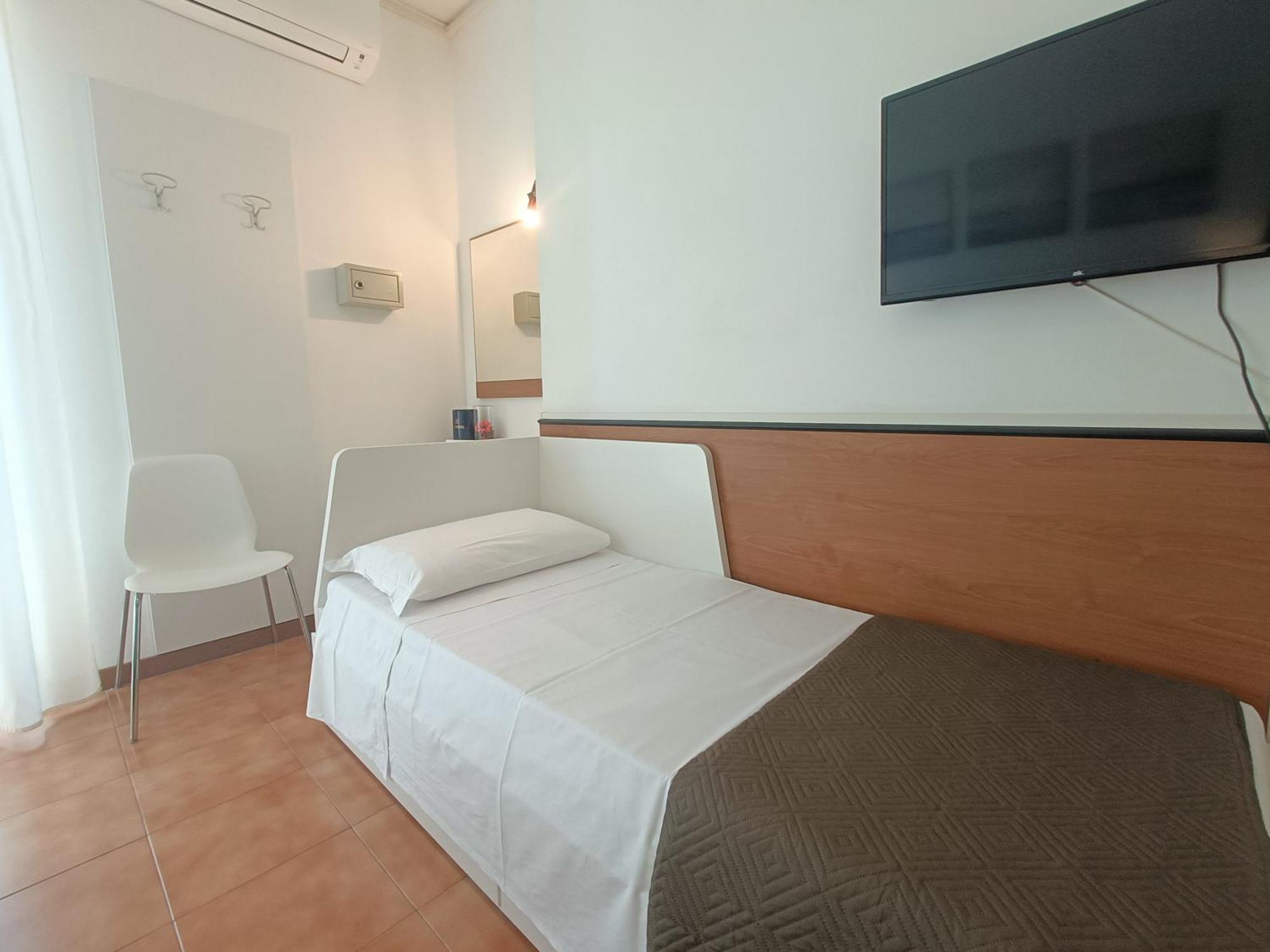 Hotel Merano Градо Екстериор снимка