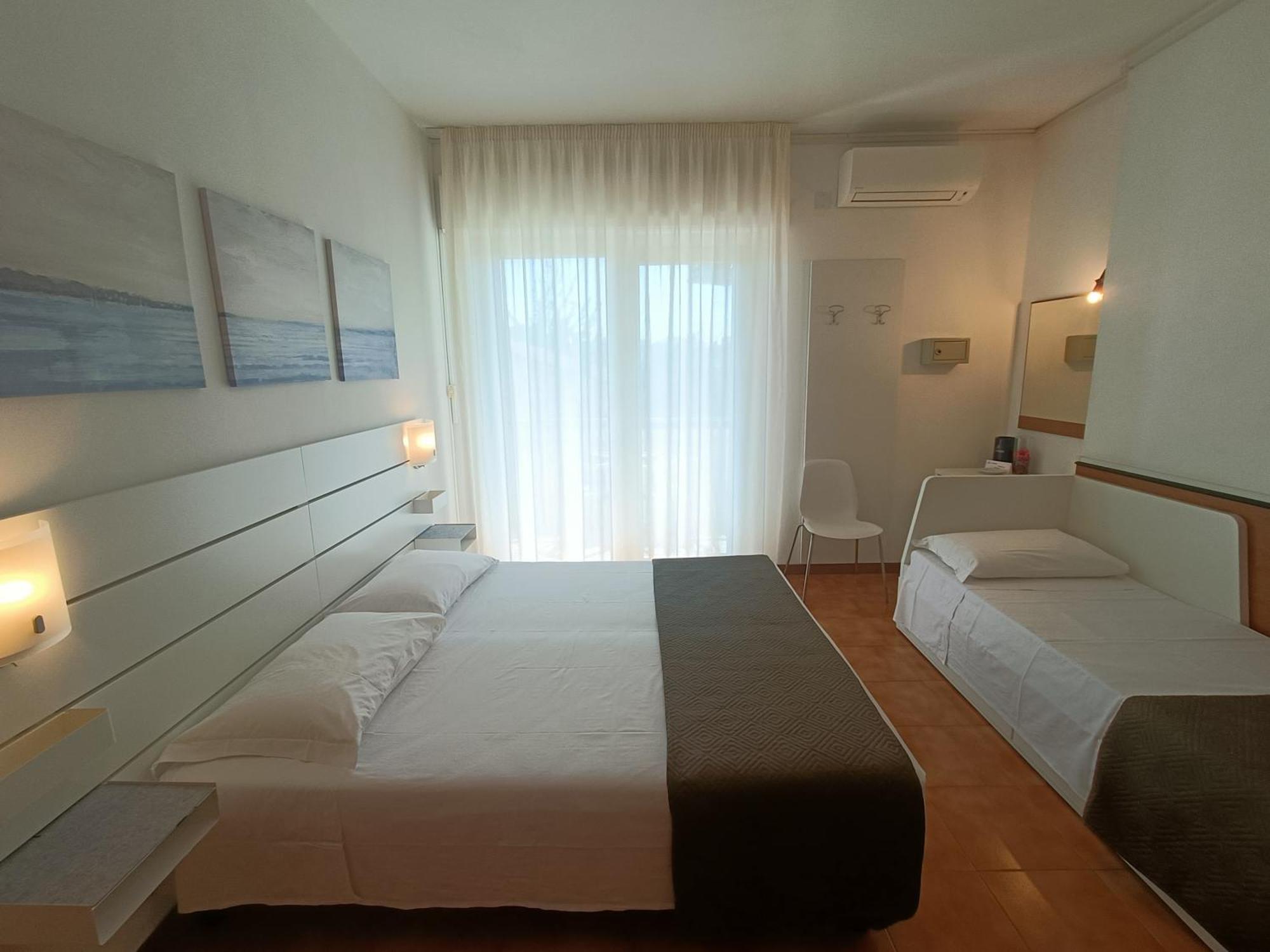 Hotel Merano Градо Екстериор снимка