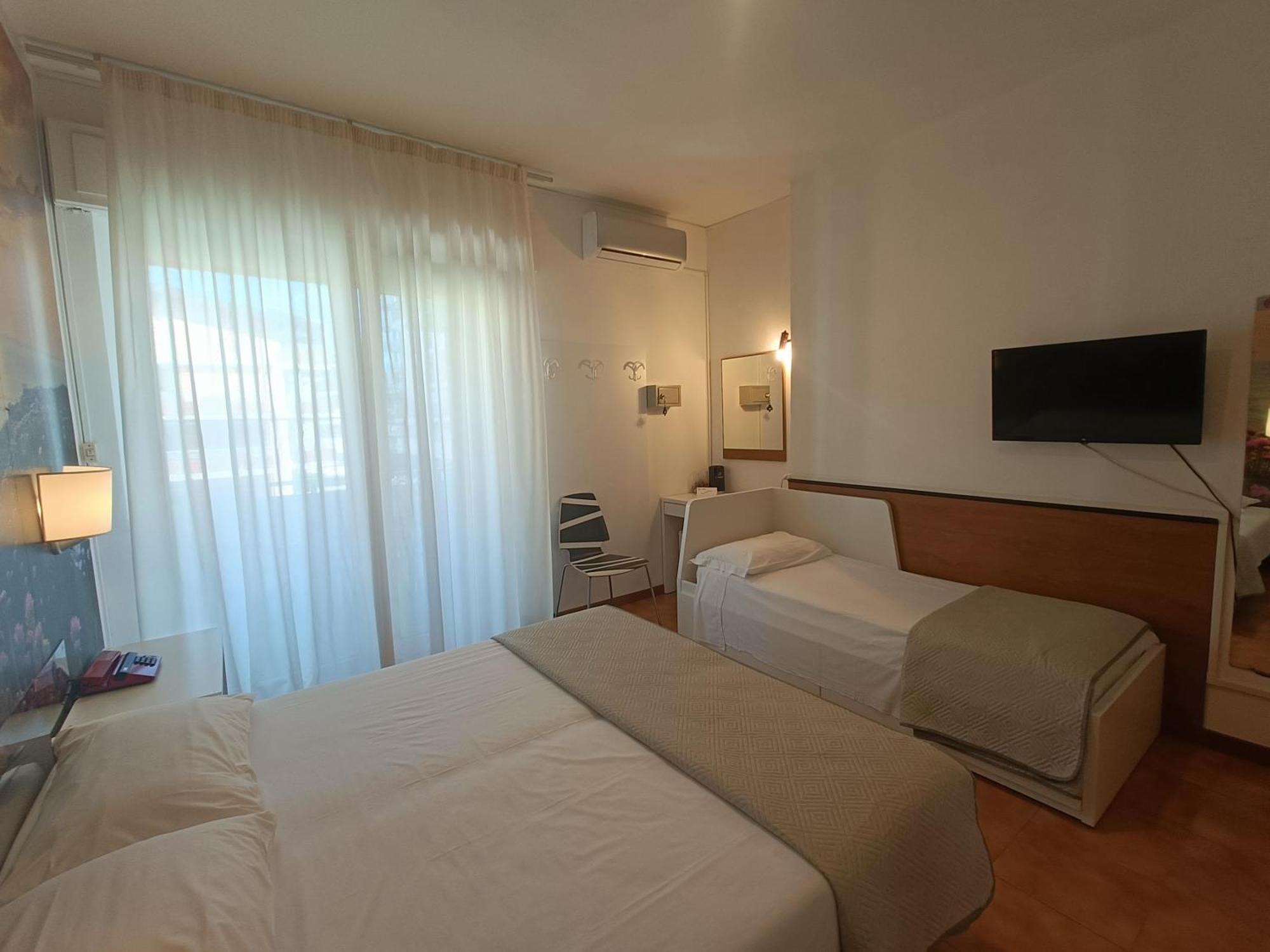 Hotel Merano Градо Екстериор снимка